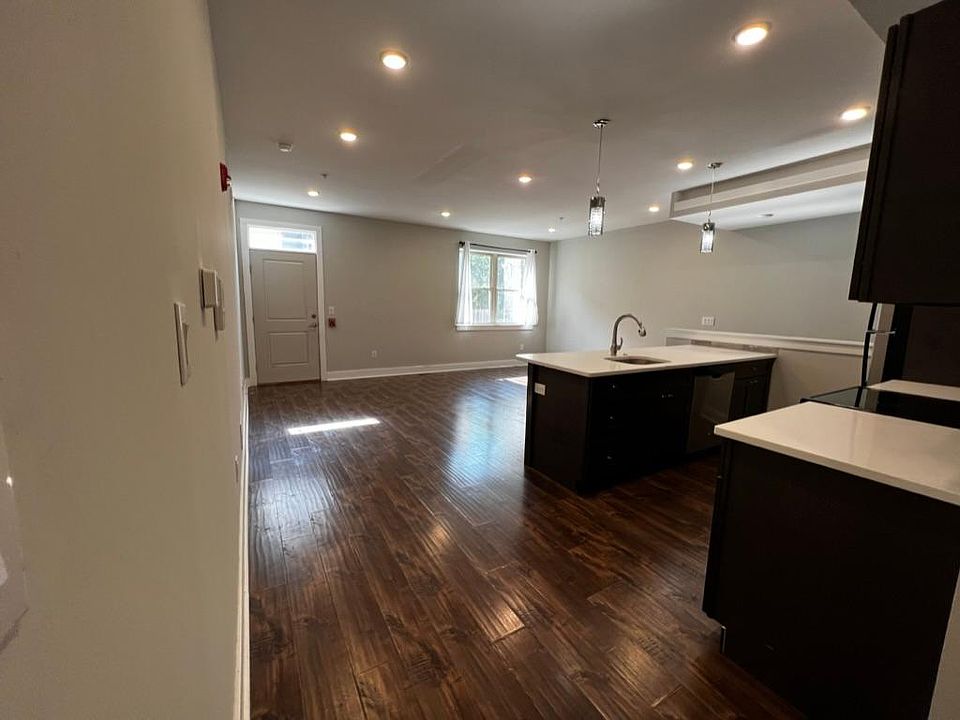 1st image of 1415 N Franklin St #2F