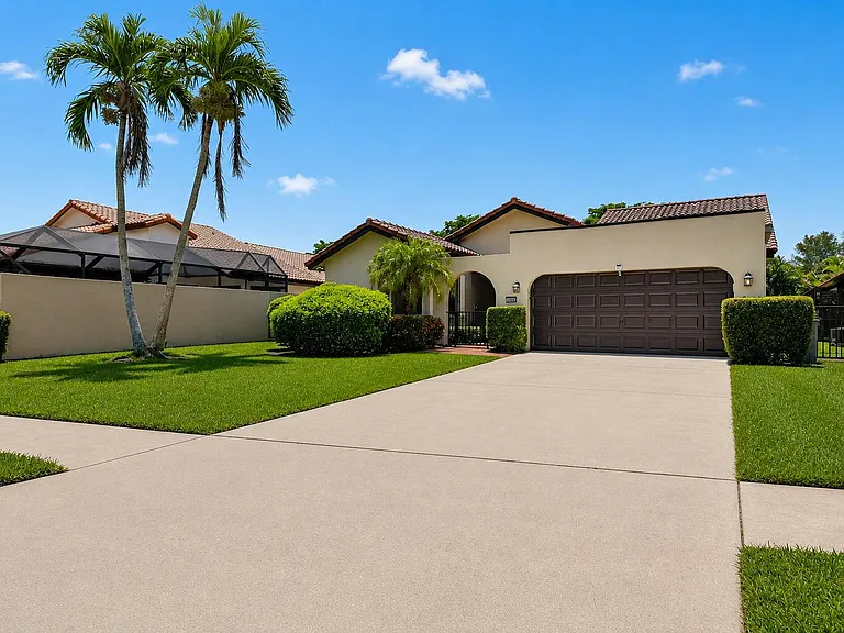 7690 Solimar Cir — Photo 3
