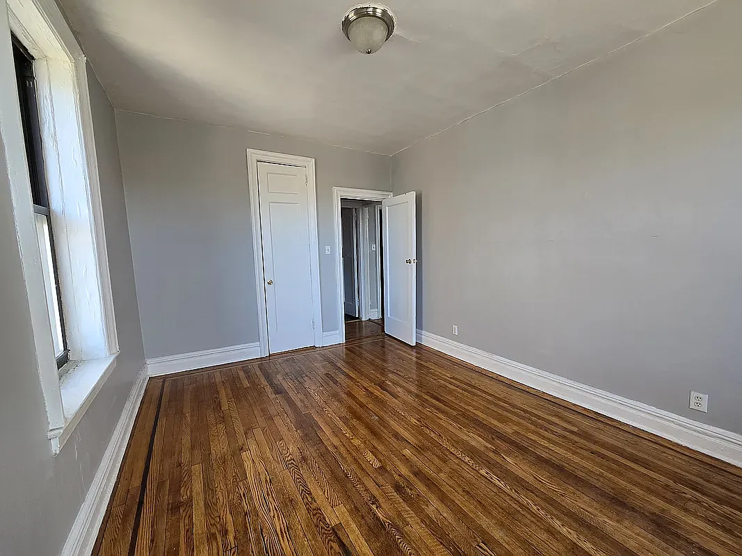 Building Photo - 2075 E 16th St #3N
