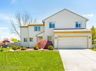 20238 Sunset St, Livonia, MI 48152
