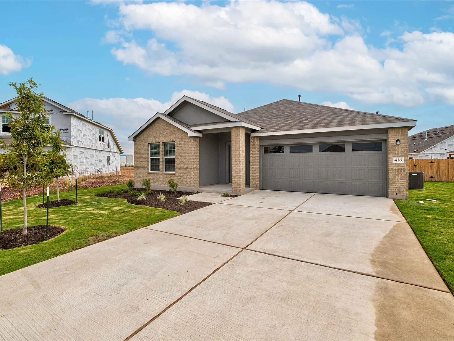4 bed, 3.0 bath, 2301 sqft, $2,600 — Photo 2