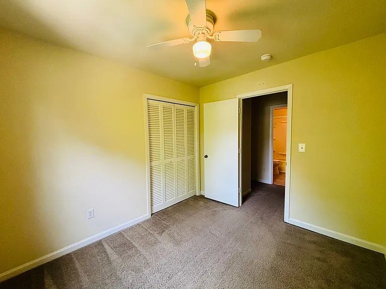 100 Yorkshire Ct — Photo 13