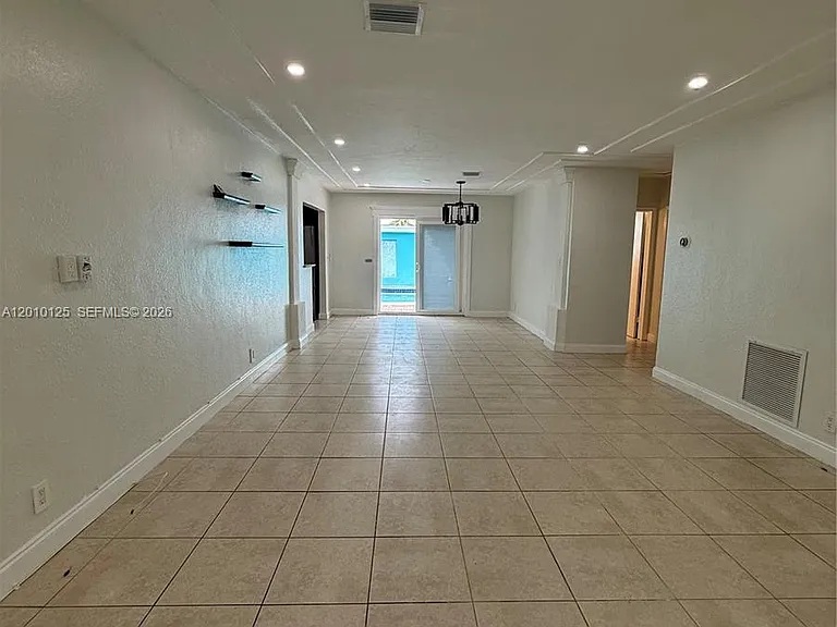 1619 Shenandoah St — Photo 3