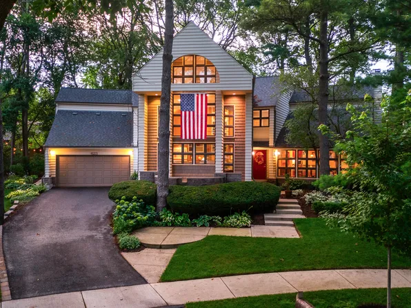 623 E Bailey Rd, Naperville, IL 60565