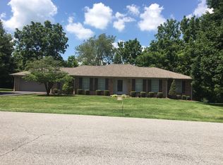 1110 Stourbridge Rd, Versailles, KY 40383