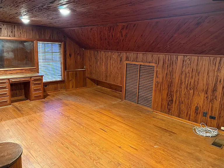 1021 Prospect Ave — Photo 15