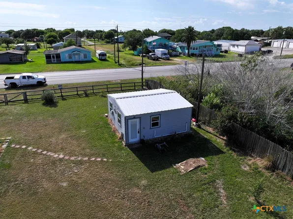 758 Margie Tewmey Rd, Port Lavaca, TX 77979