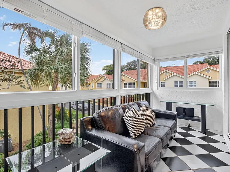 2121 S Ocean Blvd — Photo 4