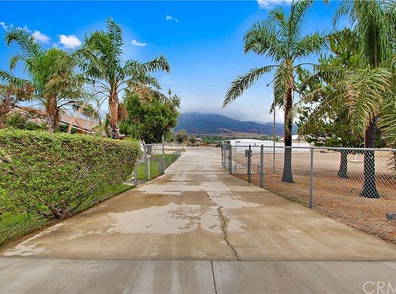 4th image of 19576 Kendall Dr