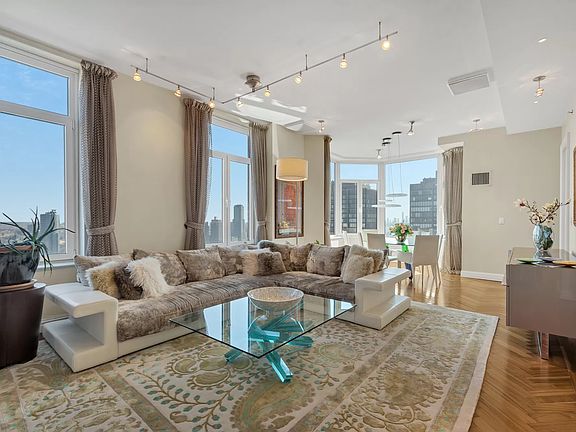 3rd image of 400 E 51st St APT 29B