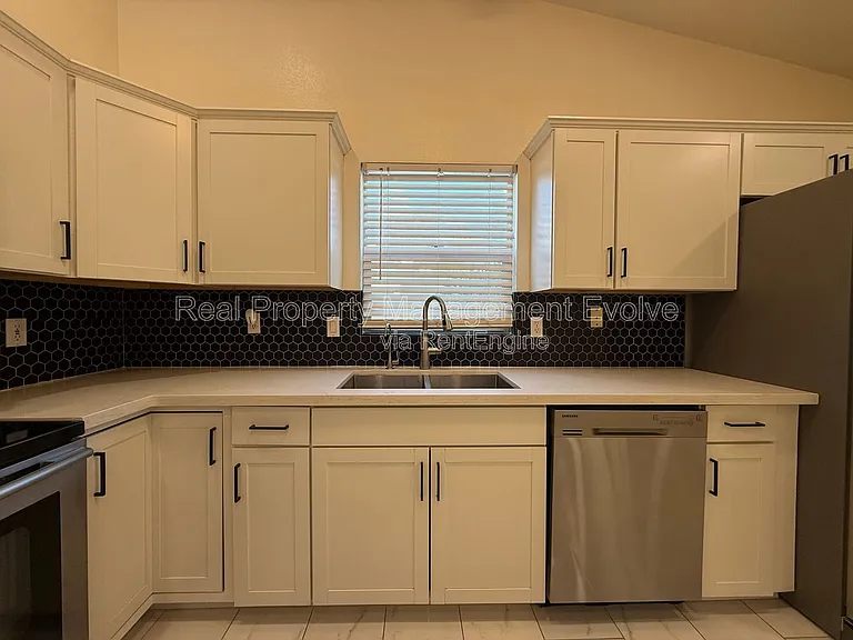 6502 E Grandview Dr — Photo 10