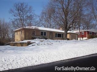 6105 Queens Way, Monona, WI 53716