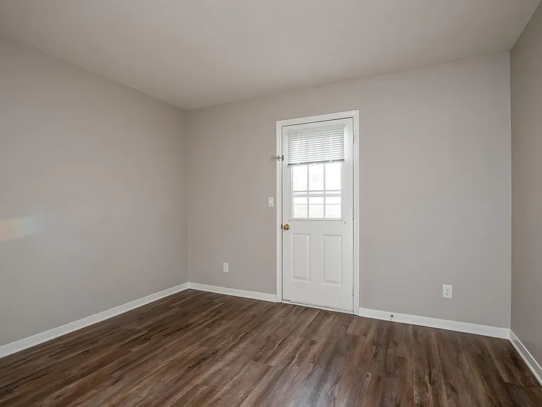 Lone Star Apartments — Photo 29