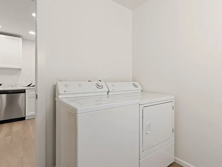 1577 Drake Dr — Photo 14
