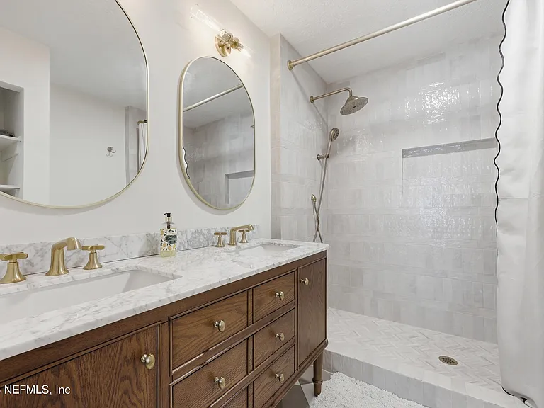 2304 Bethune Ave — Photo 4