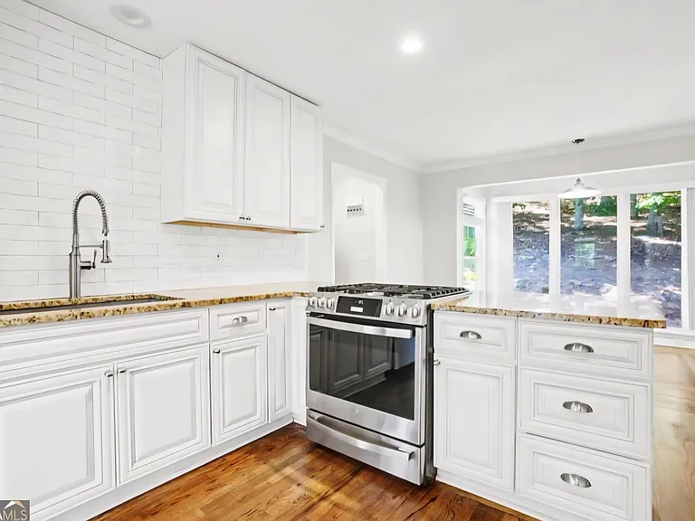 4217 N Mountain Rd NE — Photo 4
