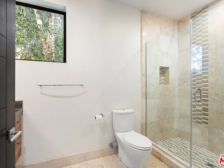 528 N Crescent Heights Blvd — Photo 31