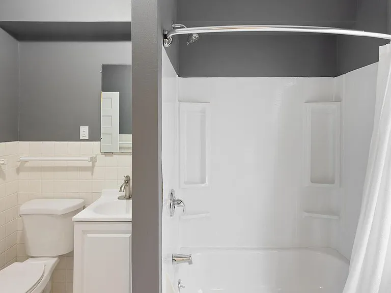 3237 Hennepin Ave — Photo 13
