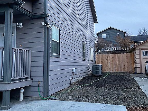 3rd image of 1404 W Fremont Ave