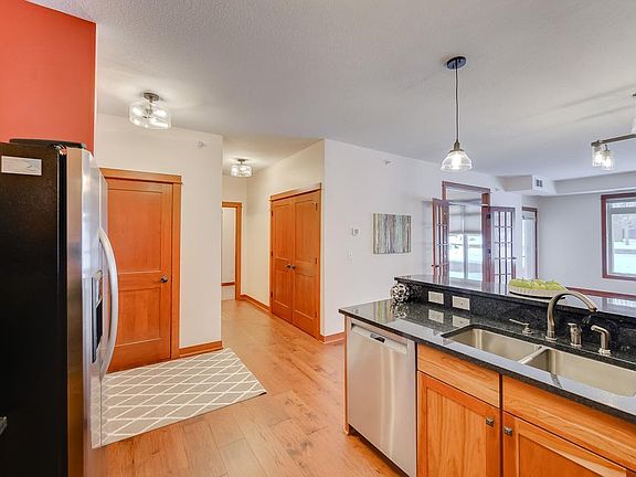 3rd image of 3251 Louisiana Ave S APT 115