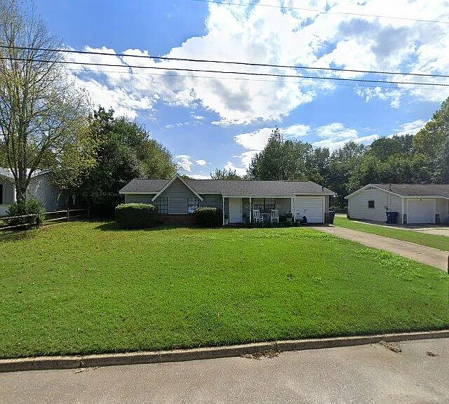 219 Petunia Dr — Photo 1