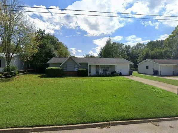219 Petunia Dr, Dothan, AL 36301