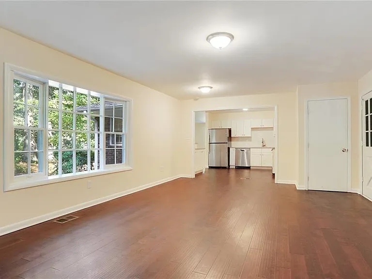 2270 Shawnee Trl — Photo 10