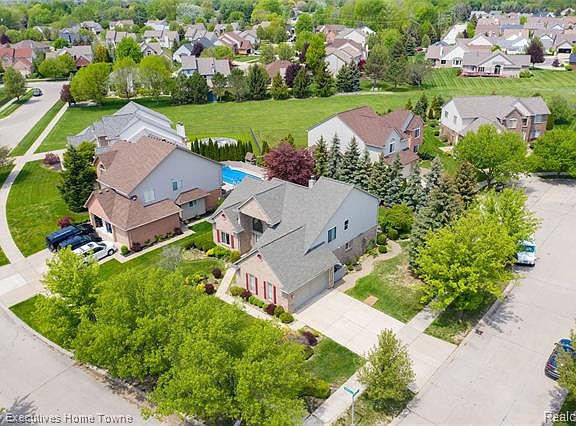 5th image of 19801 Woodview Dr