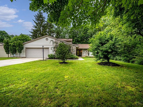 3rd image of 6676 Amsterdam Dr