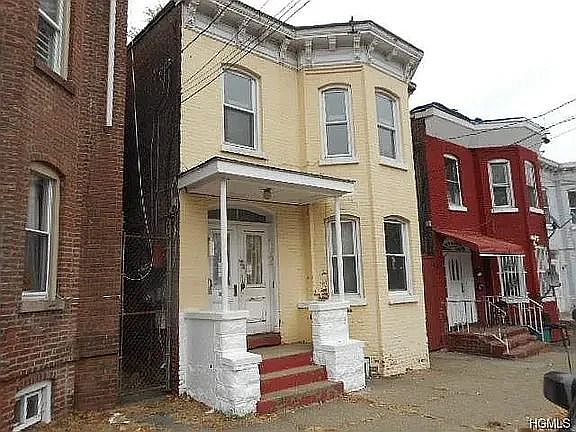 1st image of 216 Renwick St Floor 2