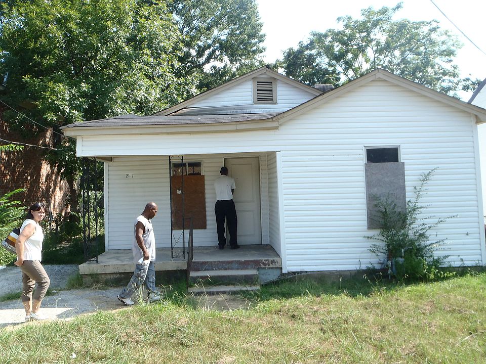 1st image of 2151 Lyon Ave