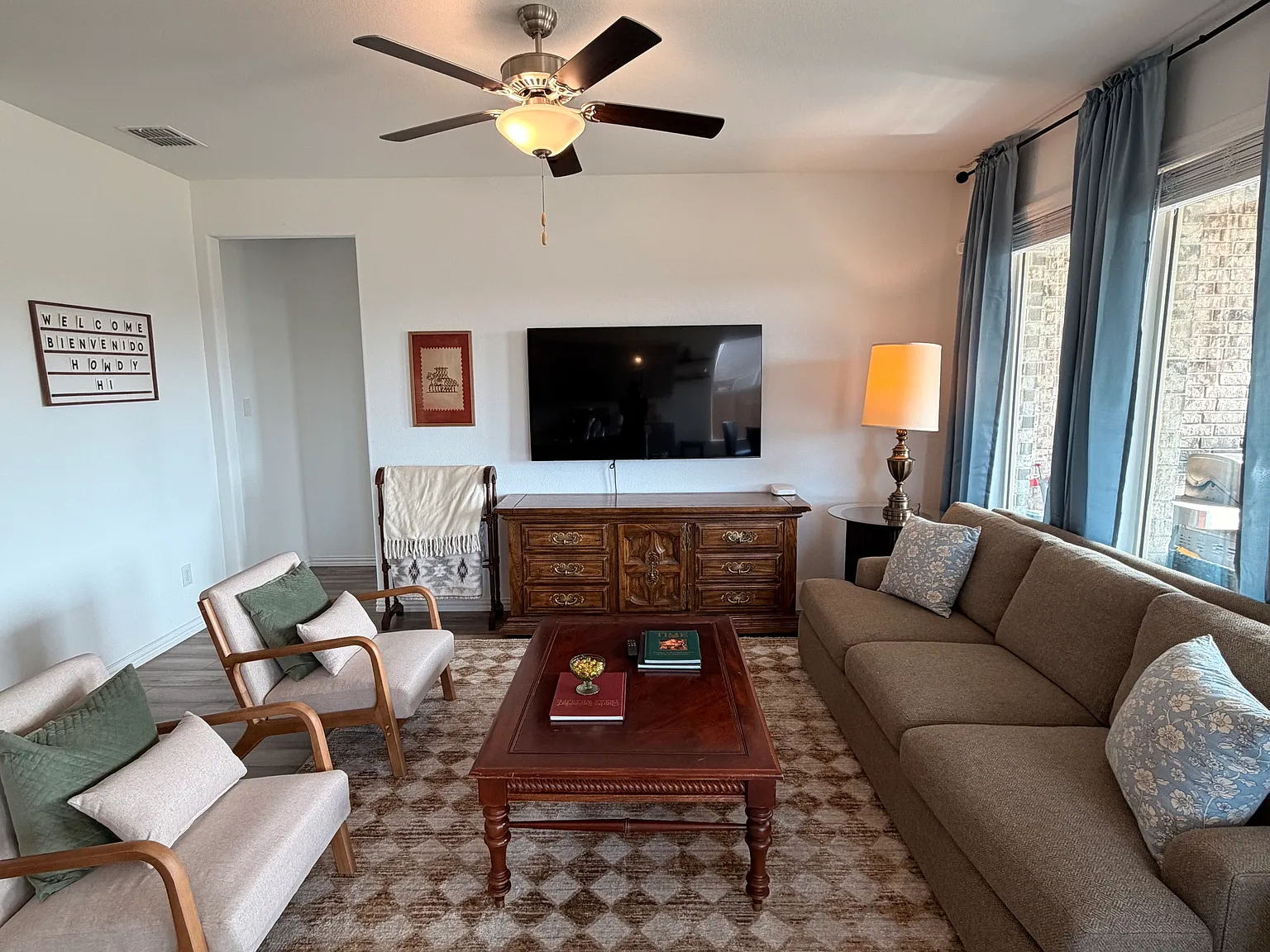4 bed, 2.5 bath, 2500 sqft, $3,500 — Photo 3