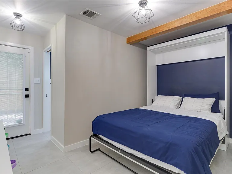 1706 Tuam St #C — Photo 24