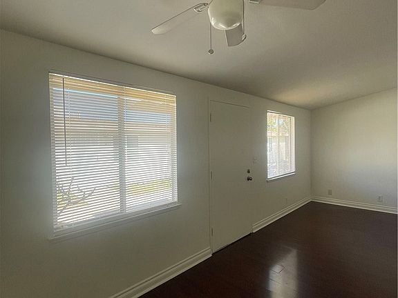 3rd image of 528 Cherry Ave APT B
