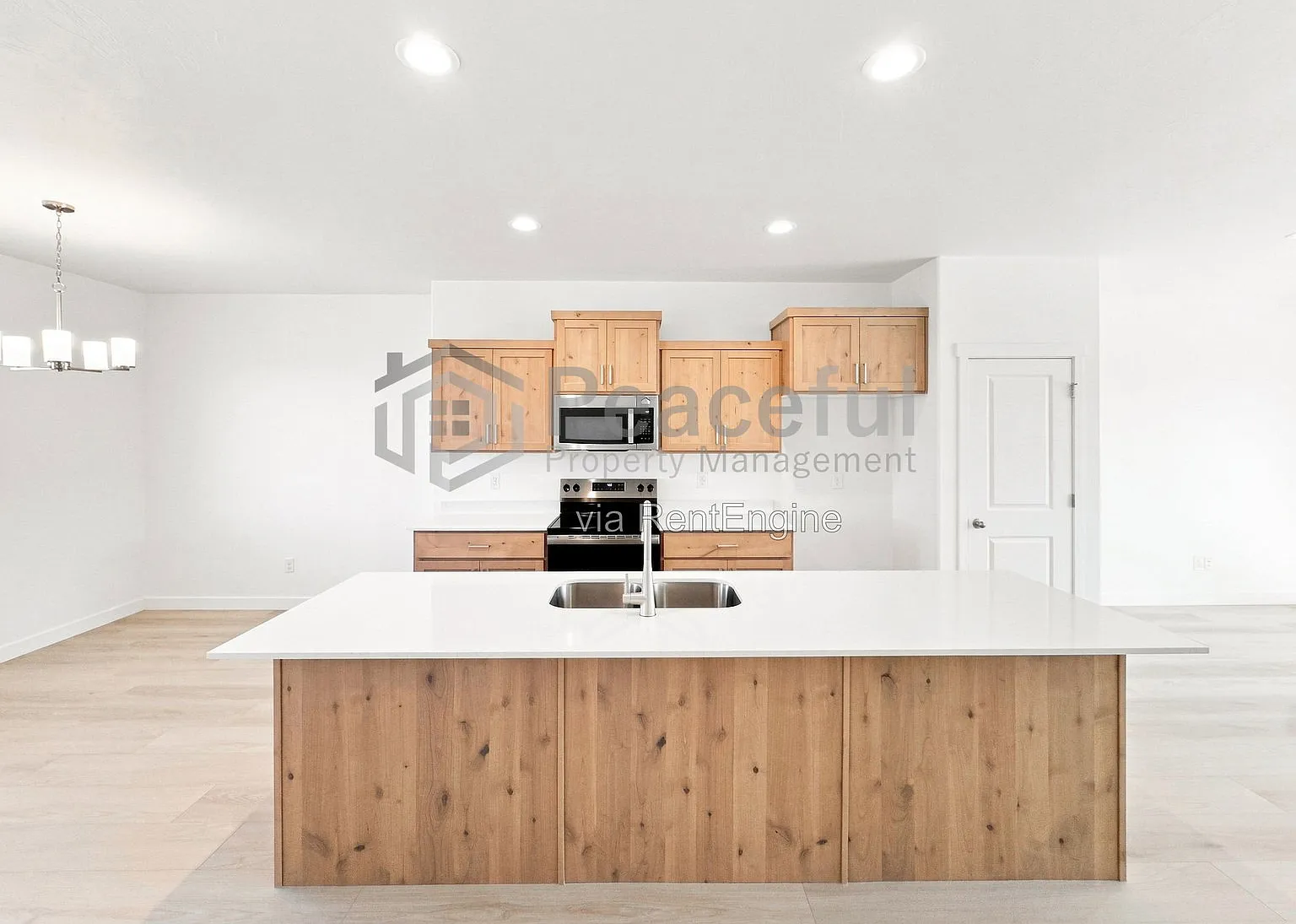 4 bed, 3.0 bath, 1971 sqft, $2,200 — Photo 2