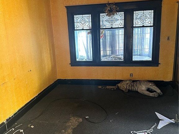 4th image of 68 Kerns Ave