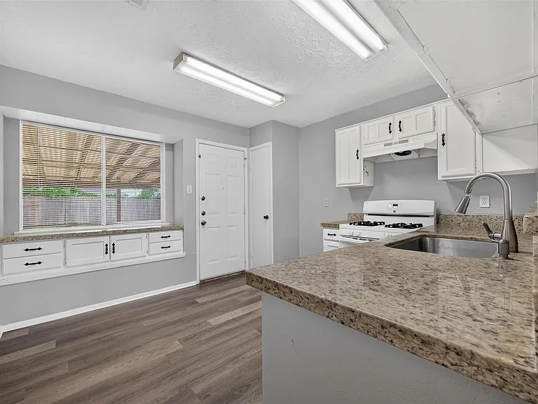 2403 Autumn Springs Ln — Photo 18
