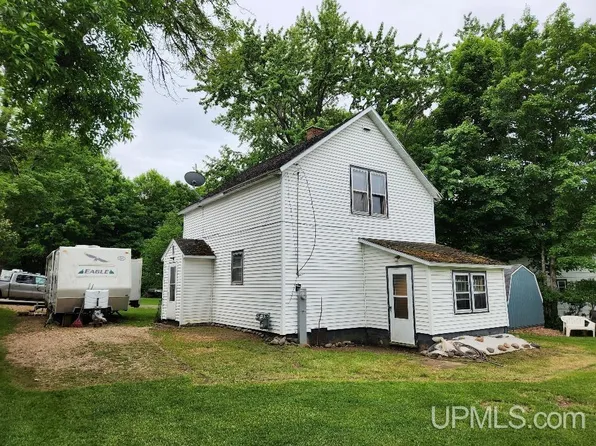 11 E Baltic Ave, Caspian, MI 49915
