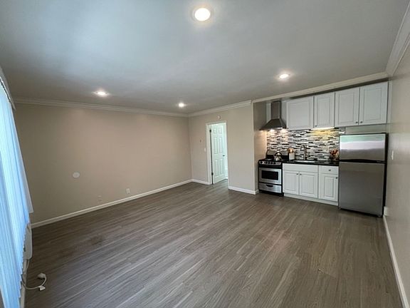 2nd image of 361 S Oakland Ave #6