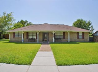 2022 Wellington Dr, Grand Prairie, TX 75051