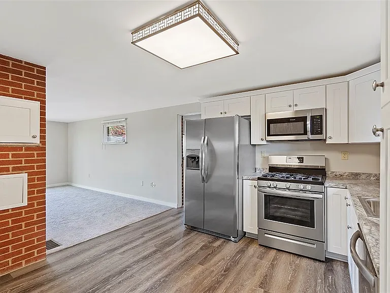 8966 Knoll St — Photo 3