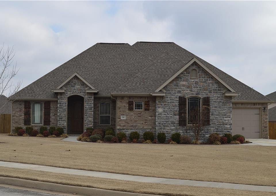 1st image of 380 S Waterfalls Dr
