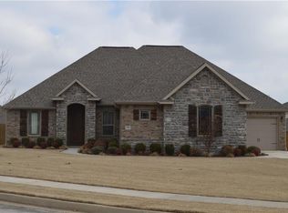 380 S Waterfalls Dr, Farmington, AR 72730