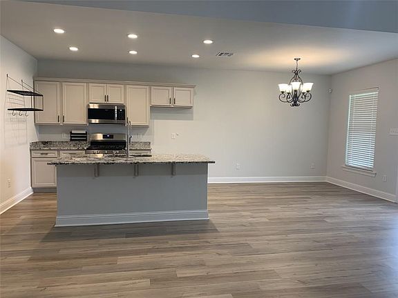 4th image of 279 Ashton Parc