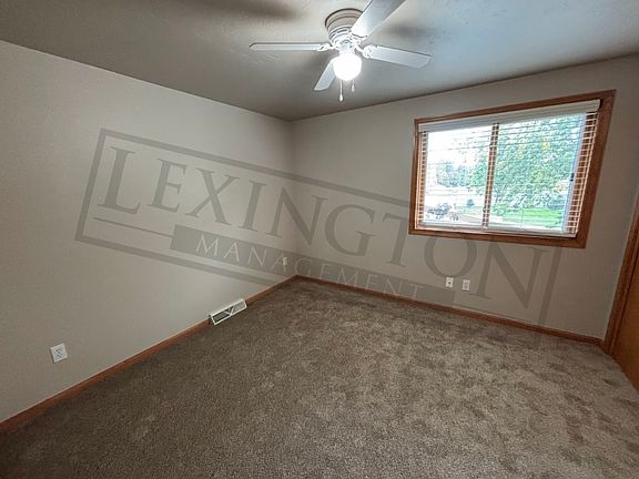 4th image of 3222 Lakeview Dr