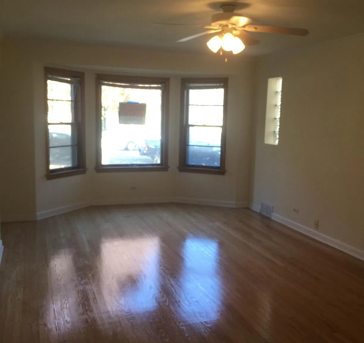 5411 W Sunnyside Ave — Photo 1