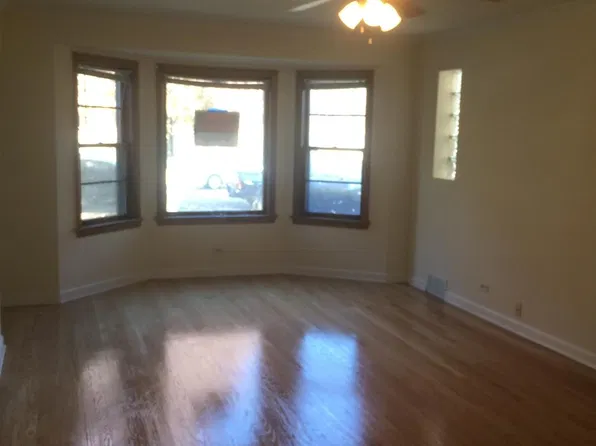 5411 W Sunnyside Ave APT 1, Chicago, IL 60630