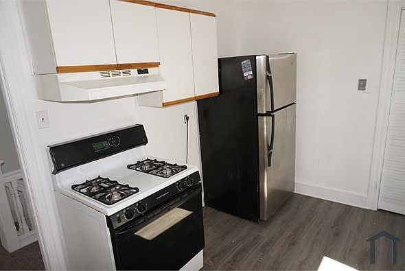 1st image of 727 Haws Ave Floor 2