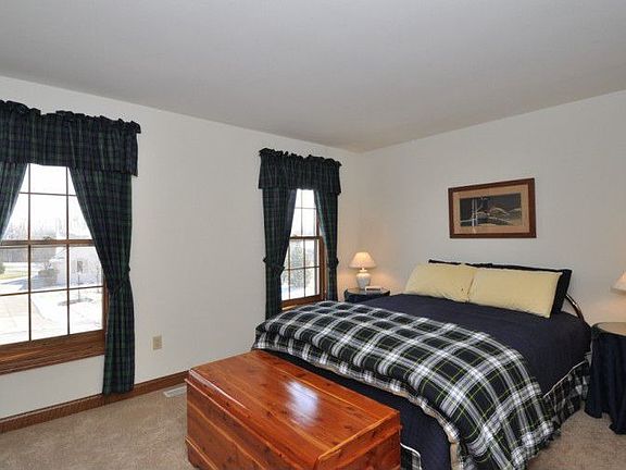 5th image of W163N4889 Graysland Dr
