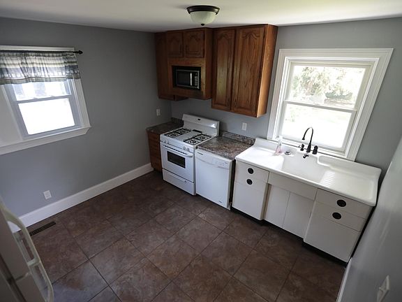 3rd image of 313 Crafton Ave